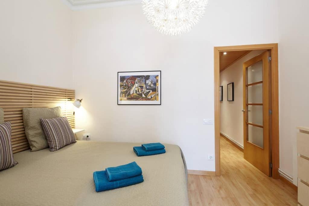 Beautiful Apartment In Eixample Барселона Стая снимка